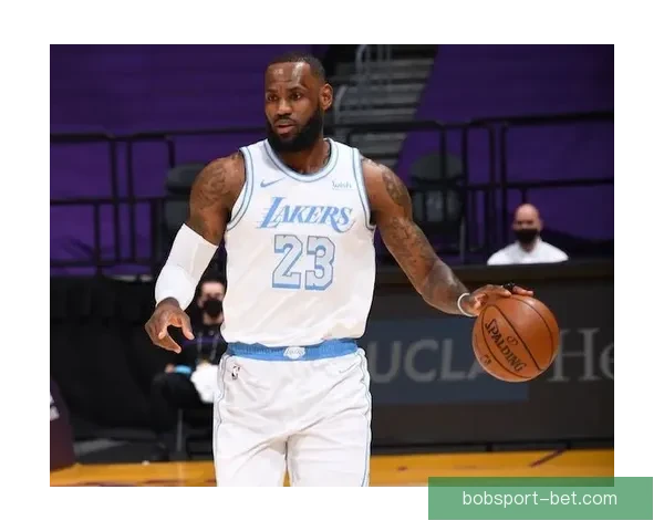 湖人提前缴械遭球迷痛批 勒布朗末节面无表情彻底失望